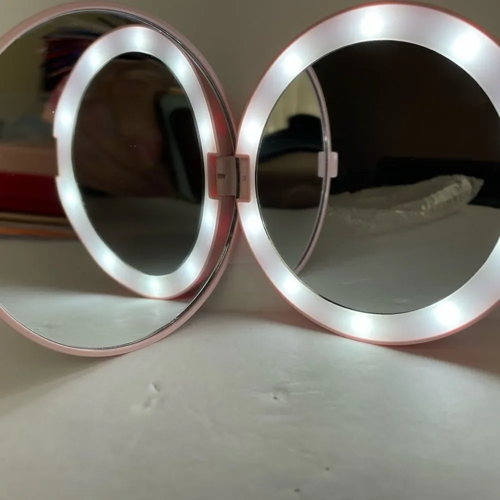 ❤️HOST‎ PICK❤️LED COMPACT MIRROR 5x MAGNIFICATION AND HAIR BRUSH